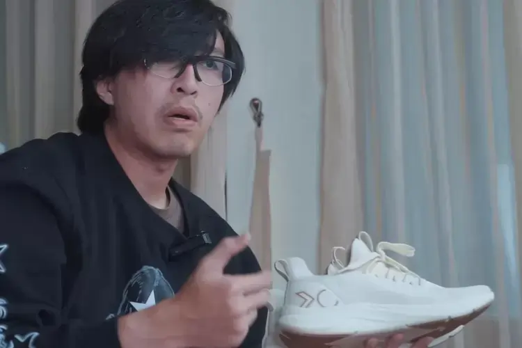 Biografi dr Tirta dan sepatu lokal Kanky