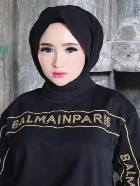 Biodata Herlin Kenza dan Profil Lengkap Selebram yang Mirip Barbie