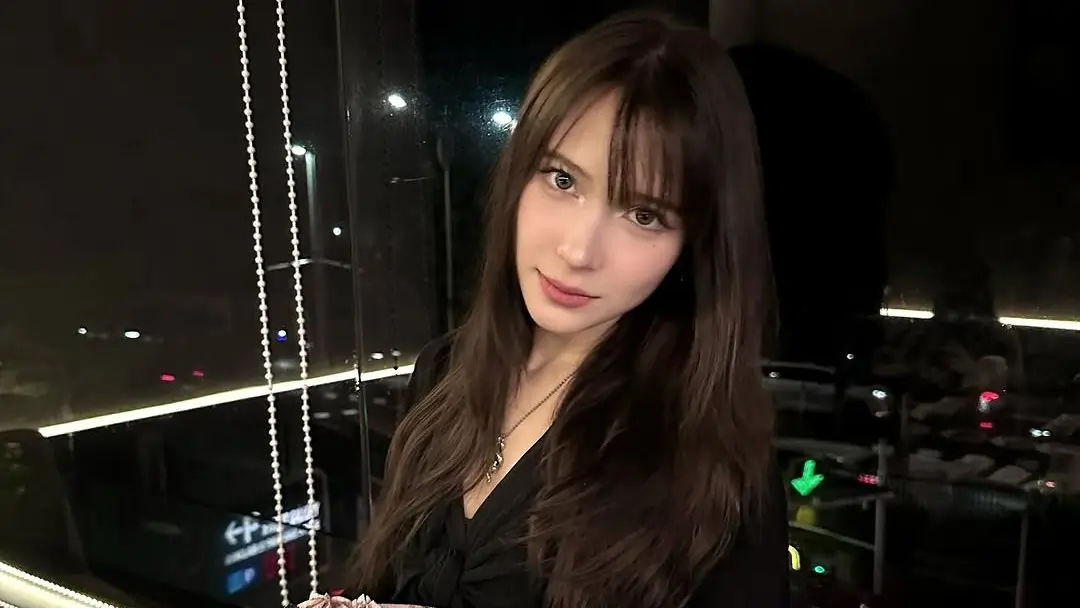 Naia Larcombe - Anggota dan Member Papion Girl Group
