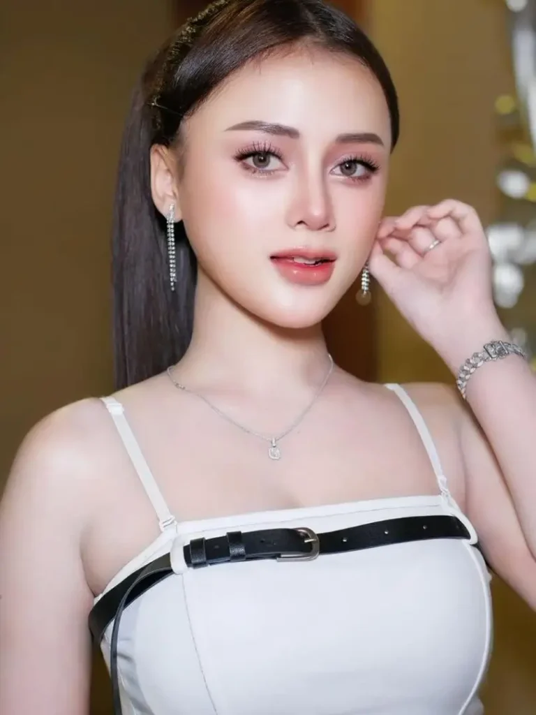 DJ Ayudia Putri Biodata, Umur, Agama dan Profil Lengkap