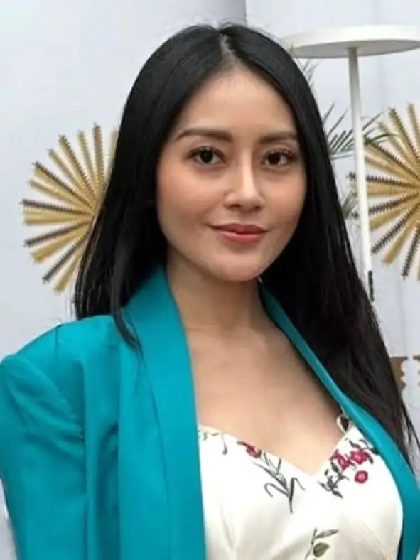 Clarin Hayes Biodata, Umur, Agama dan Profil Lengkap